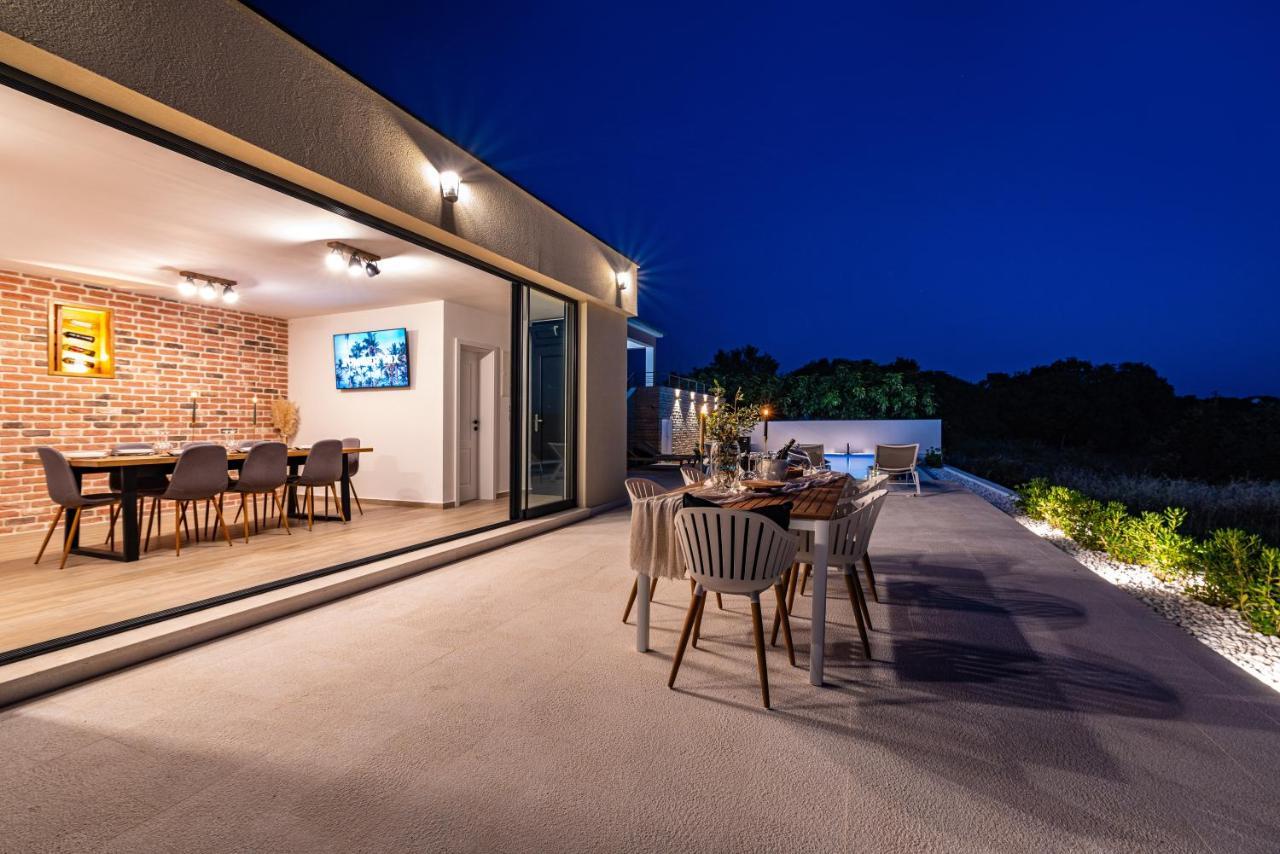 Villa Villa Matea - Heated Pool, Peace, View Pridraga